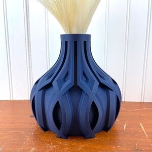 Modern Minimalist Flower Vase, The Linse Short Vase